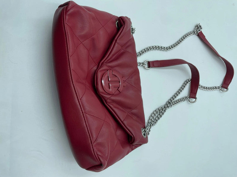 Borsa trapuntata bordeaux con catena – elegante e capiente