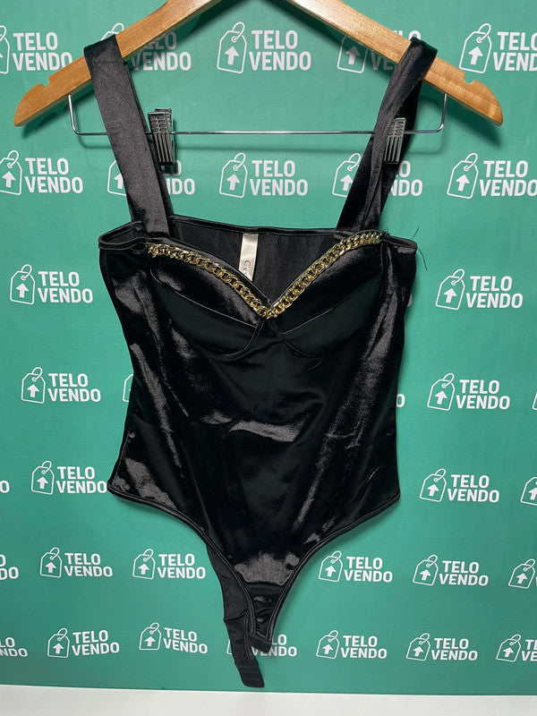 Body nero lucido con catena dorata
