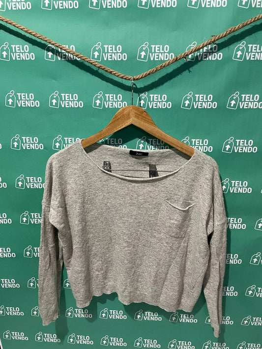 Maglioncino grigio chiaro  – Taglio corto e taschino frontale