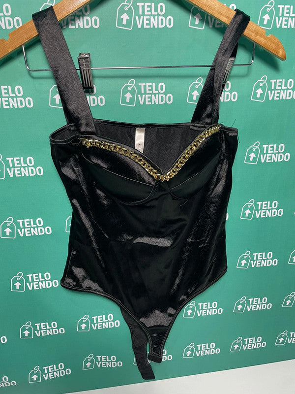 Body nero lucido con catena dorata