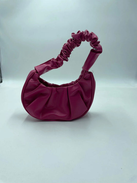 Borsa a spalla fucsia con manico arricciato – effetto pelle