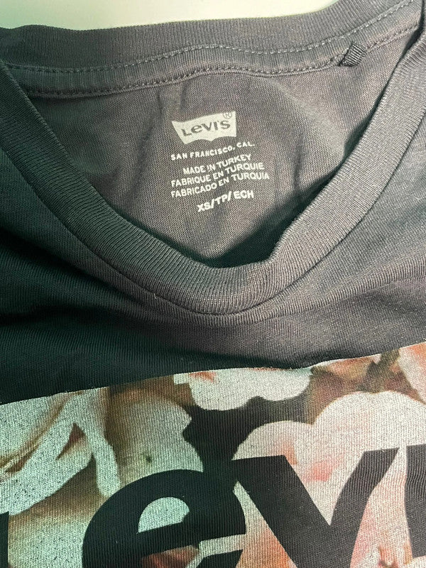 T-shirt Levi’s nera con logo floreale – taglia XS