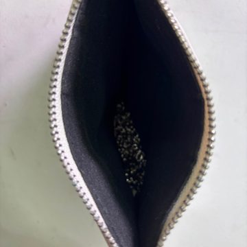 Pochette nera effetto coccodrillo con zip